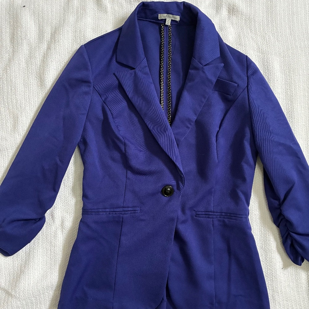 Royal blue women's blazer w/Cute bow detail in back 3/4 ruched sleeves. Med EUC
